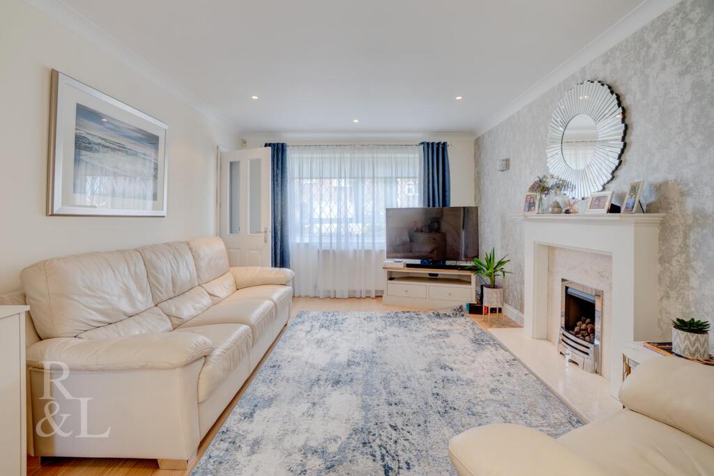 House in Gedling, Nottinghamshire - View 3