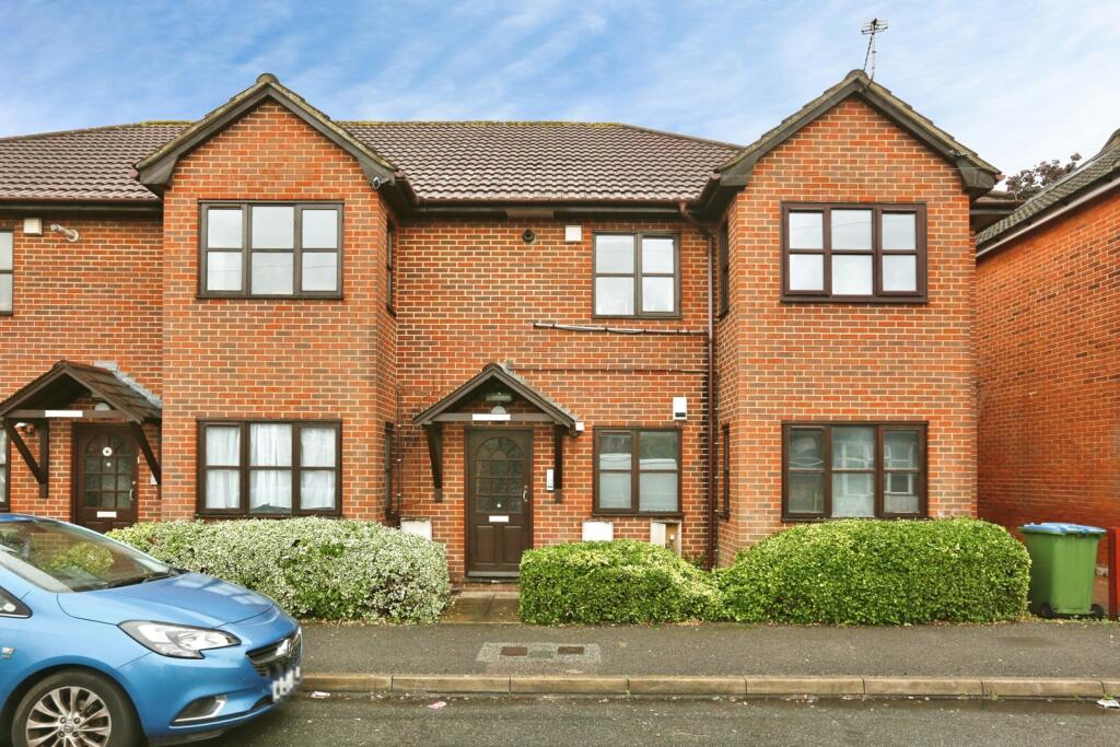 Main image of property: Grove Road, Southampton, Hampshire, SO15