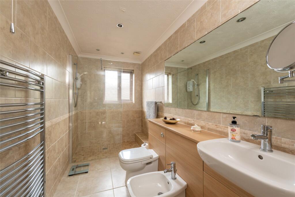 Stokenchurch Place, Bradwell Common, Milton Keynes, Buckinghamshire, MK13 photo 4