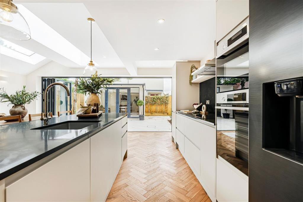 House in London - View 5