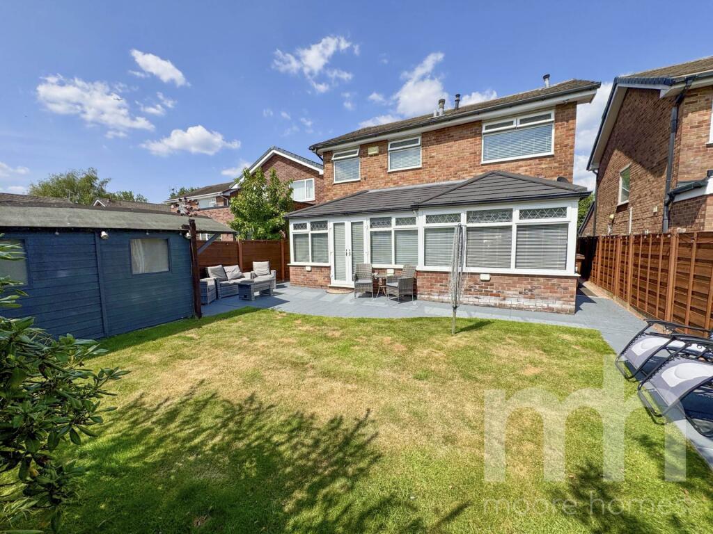 WOODEND, Bramhall SK7 3LN photo 4