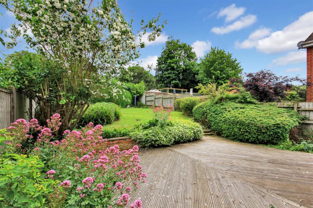 House in Rushden, North Northamptonshire - View 2