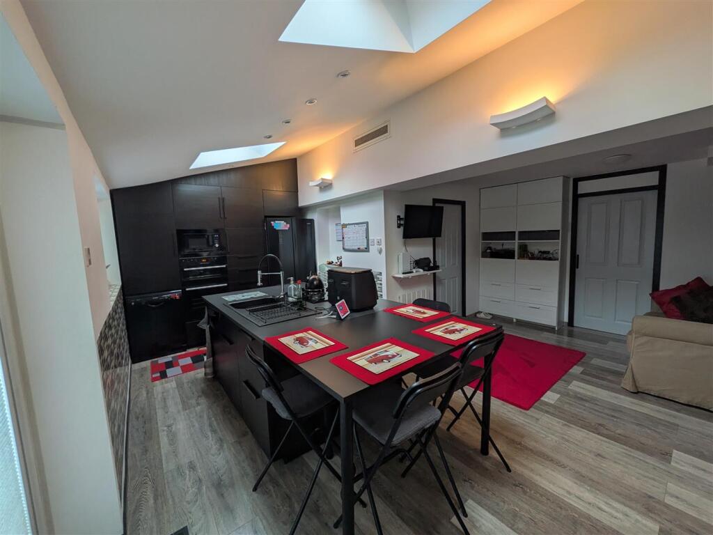Horlsey Crescent, Holbrook photo 4