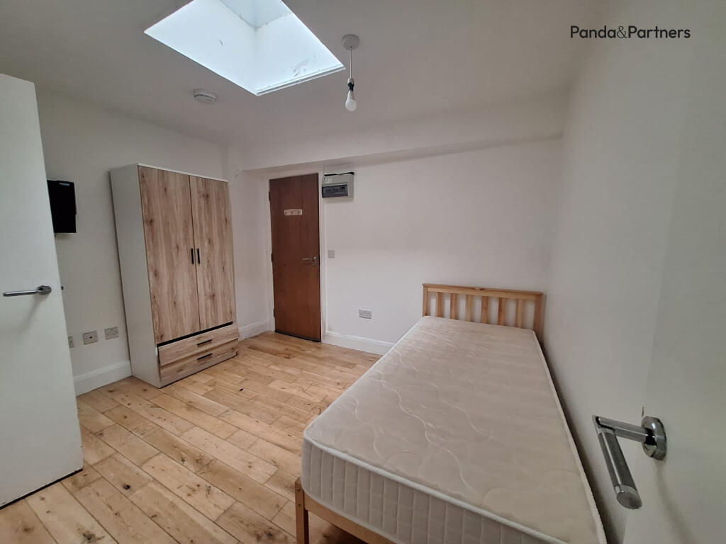 Main image of property: 710 Holloway Road, London, N19