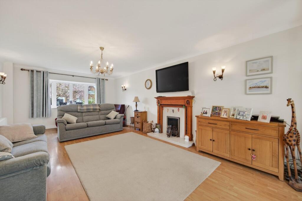 House in Collingtree - More