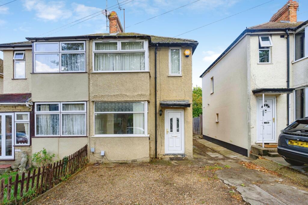 Main image of property: Fourth Avenue, Luton, Bedfordshire, LU3