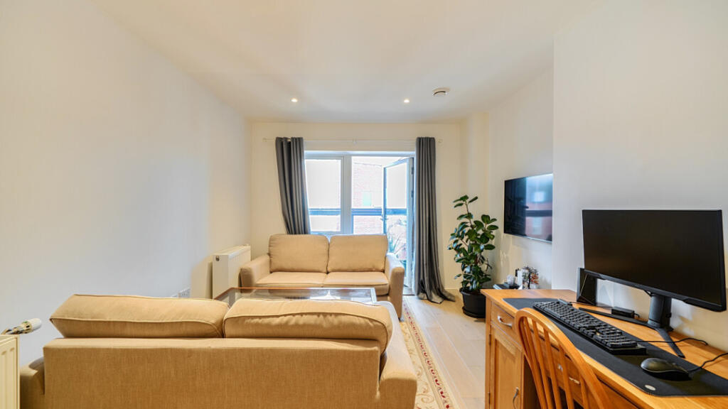 2 Wilkinson Close, London, NW2 6GQ, London, NW2 6GQ photo 4
