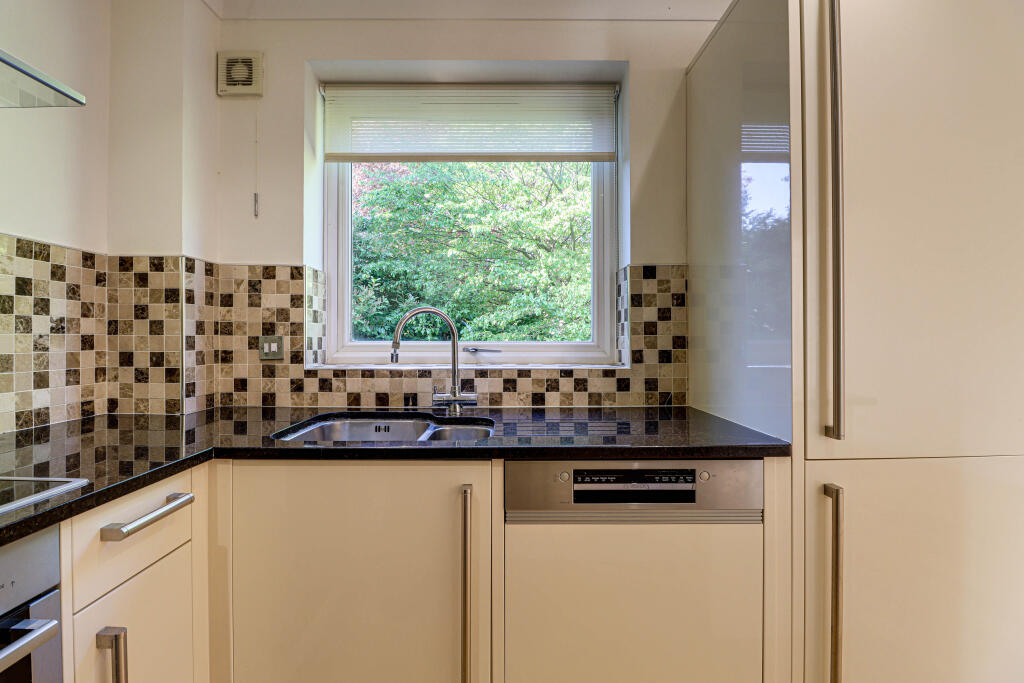 House in Harpenden, Roundwood - View 5