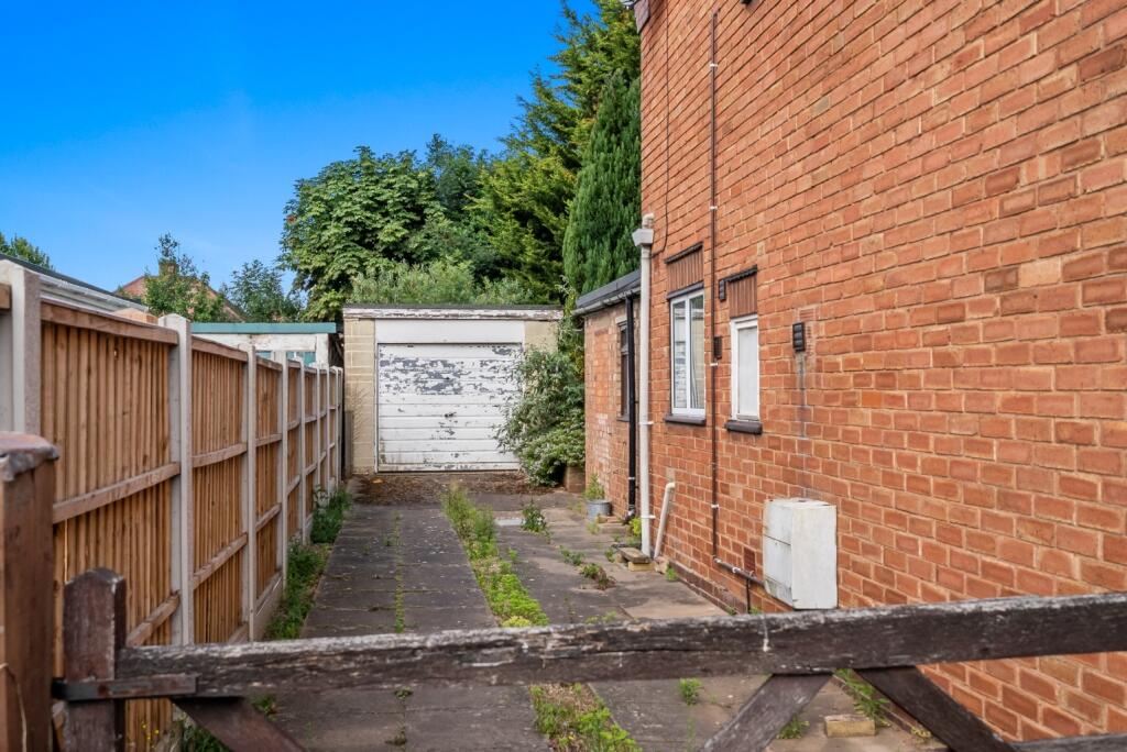 House in Worcester - View 3