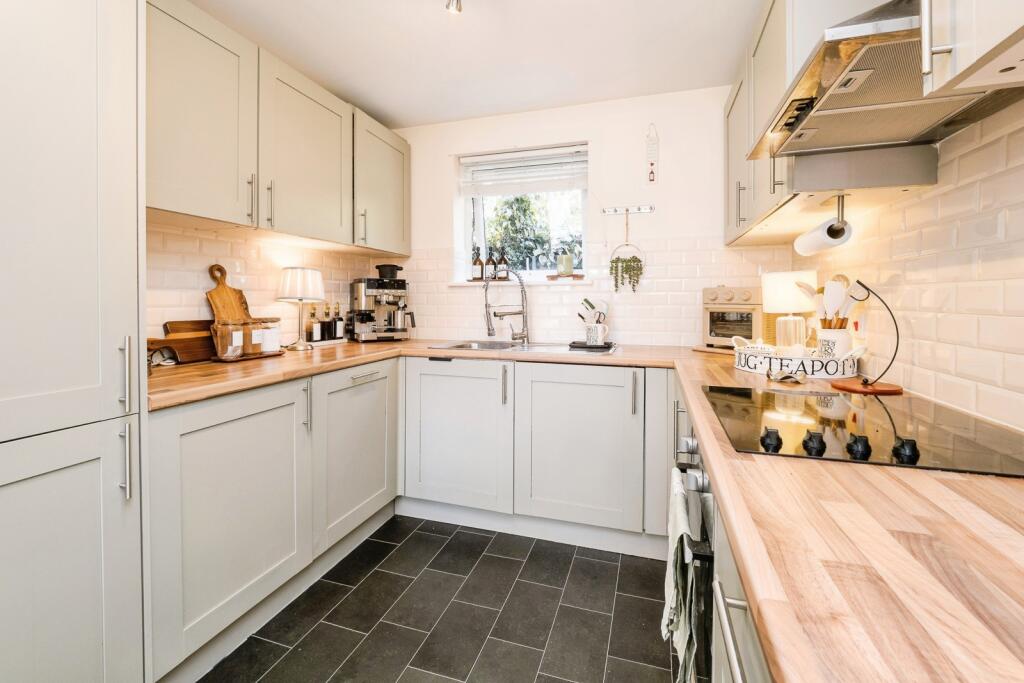 Apartment in Romford - View 4