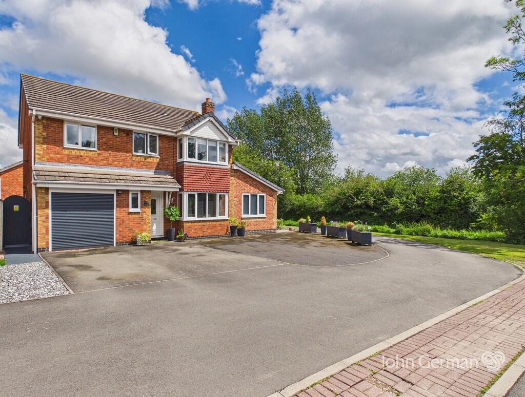 4-bed detached on Kingsmead, Stretton, £395,000