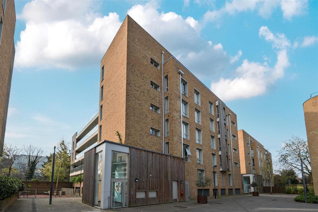 Main image of property: Kidwells Close, Maidenhead Town Centre, SL6