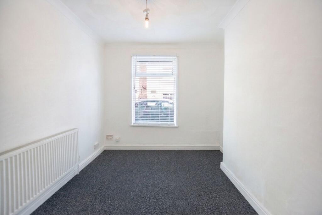 House in Hull - View 2