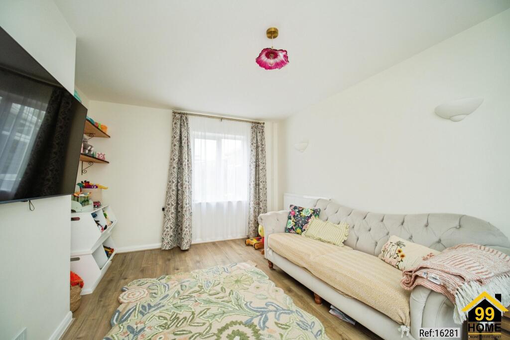 House in Hart, Hartley Wintney - View 3