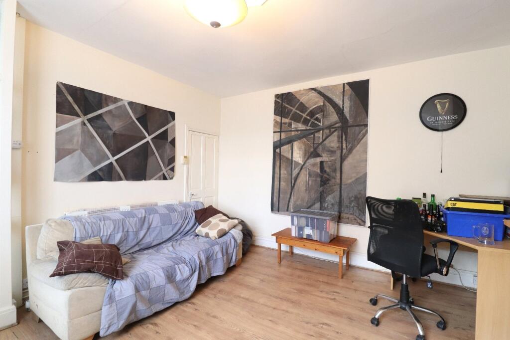 House in Leeds - View 2