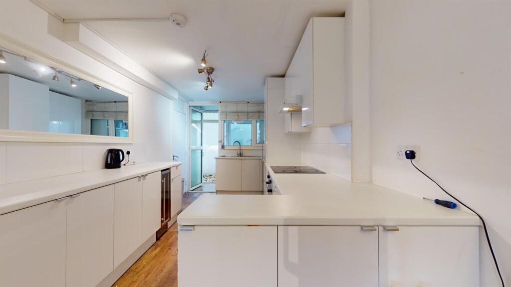 Apartment in London - View 3