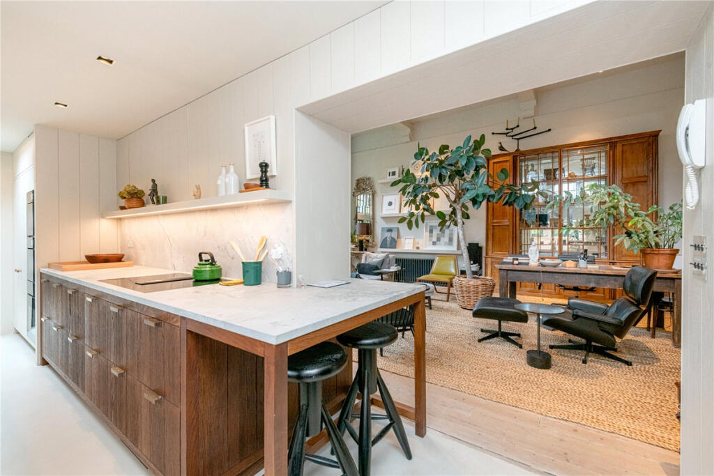 Apartment in London - More