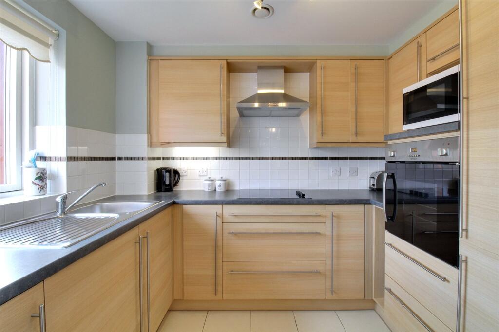 New Road, Basingstoke, Hampshire, RG21 photo 3