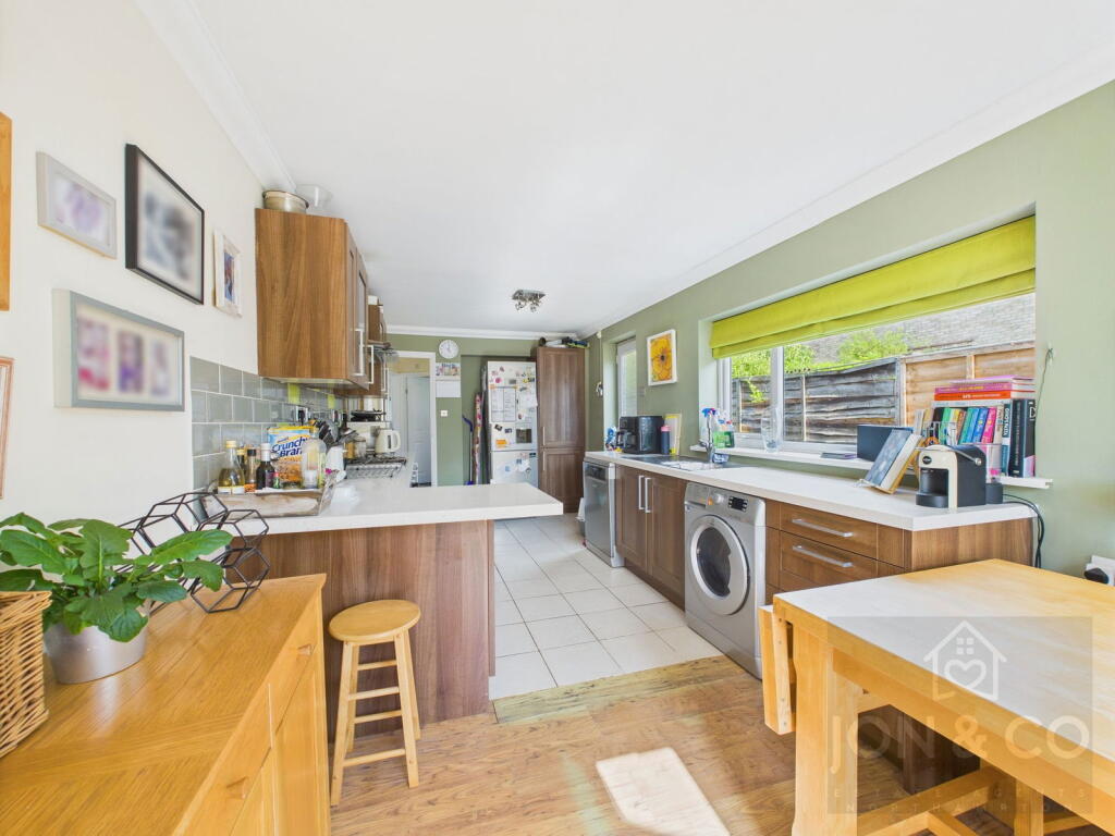 Parade Bank | Moulton | NN3 photo 3