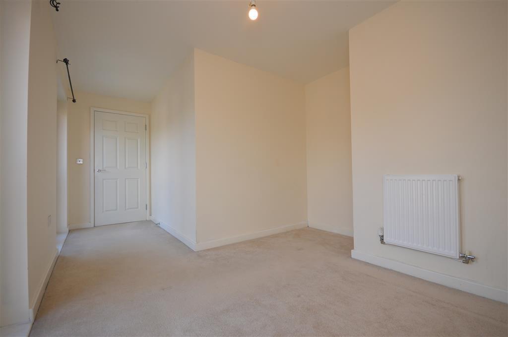 Apartment in Kettering, North Northamptonshire - View 3