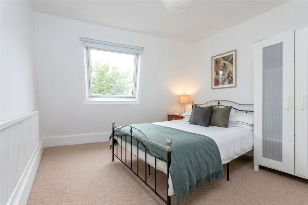 Apartment in London, Battersea - More
