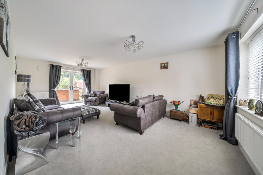 House in Swindon, Blunsdon - More