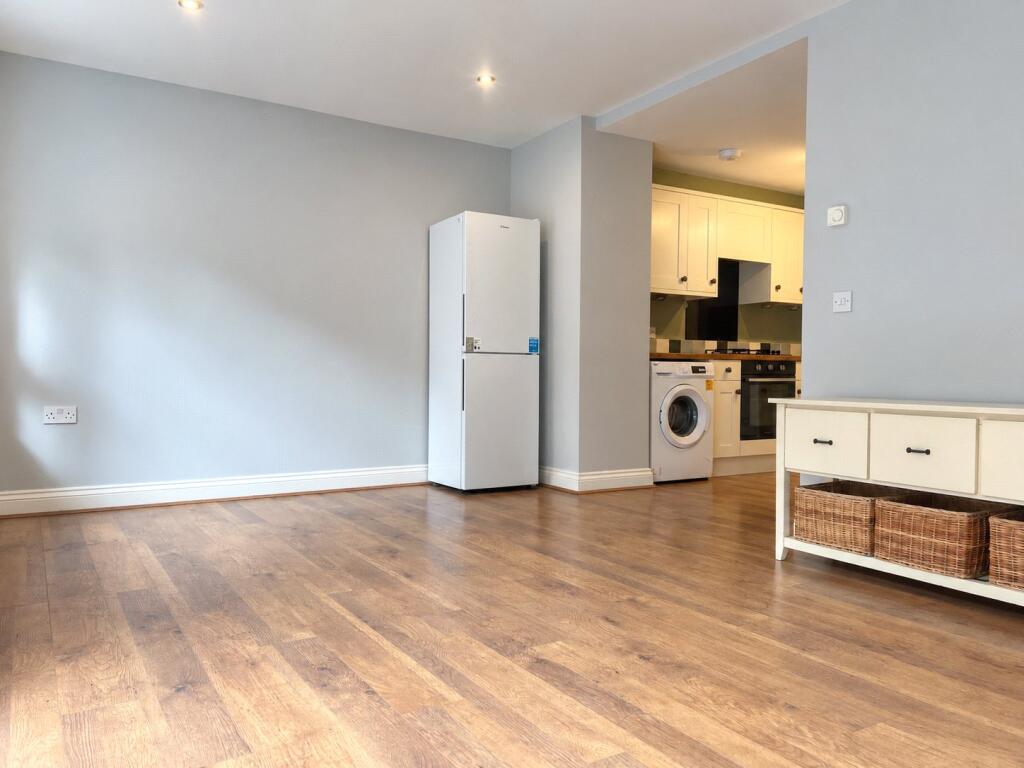 Apartment in Bromley - View 2