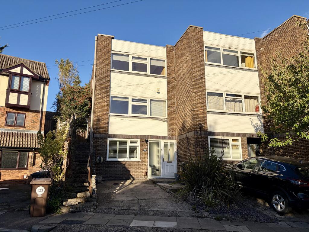 Main image of property: Riverside Road, St. Albans, Hertfordshire, AL1 1RZ