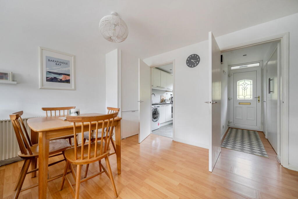 Apartment in Cardiff, Penylan - More