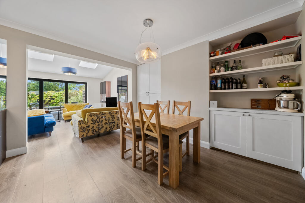 Eastworth Road, Chertsey, Surrey, KT16 photo 3