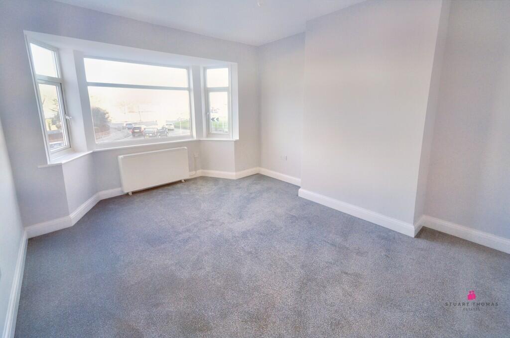 Apartment in Southend-on-Sea - View 5