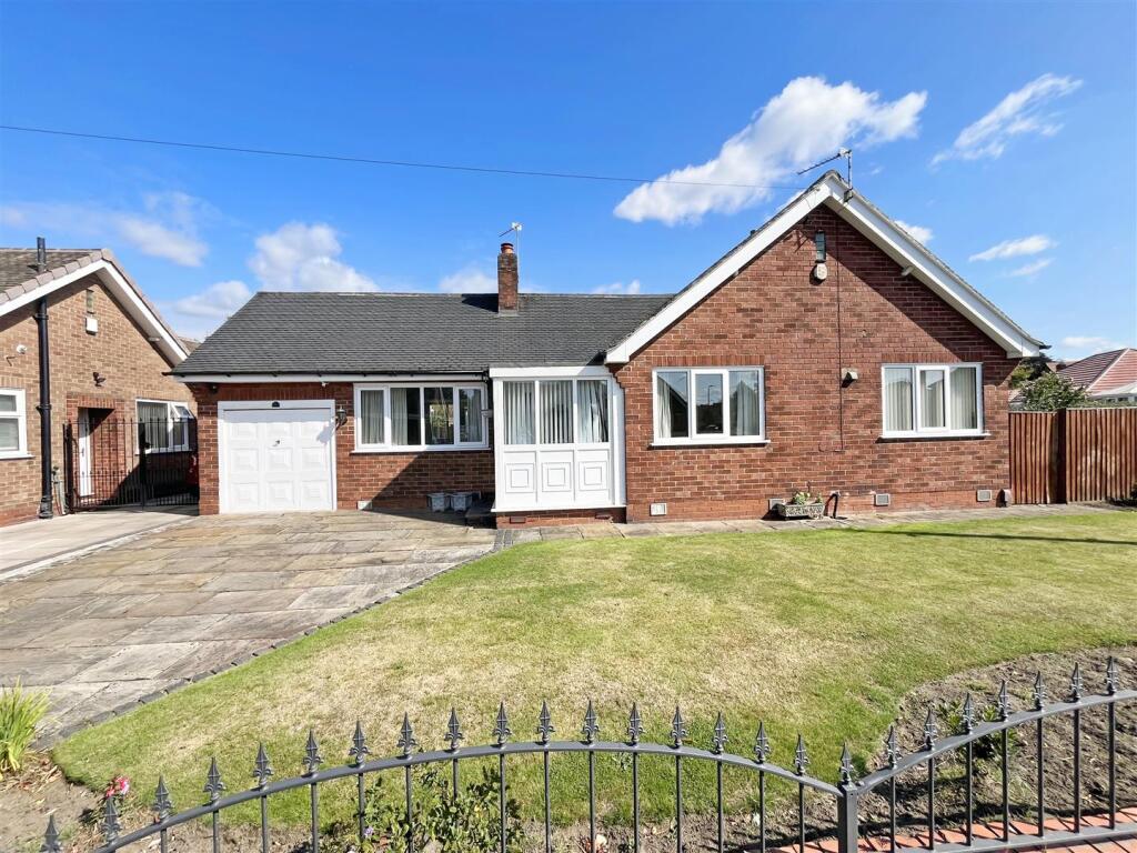 2-bed house on Coppice Avenue, Sale, £455,000