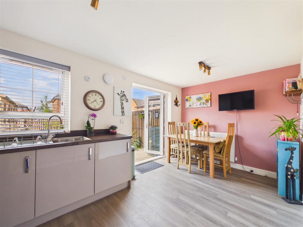 House in Hull - View 4