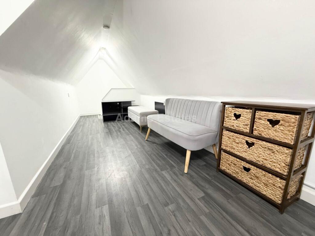 Apartment in Reading, Newtown - View 2