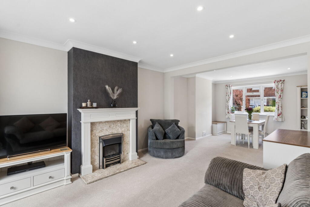 House in Dunstable, Central Bedfordshire - View 2