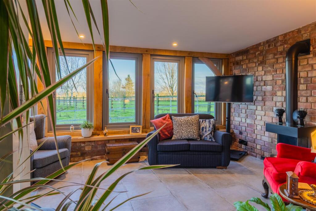 House in Stratford-on-Avon, Harbury - More