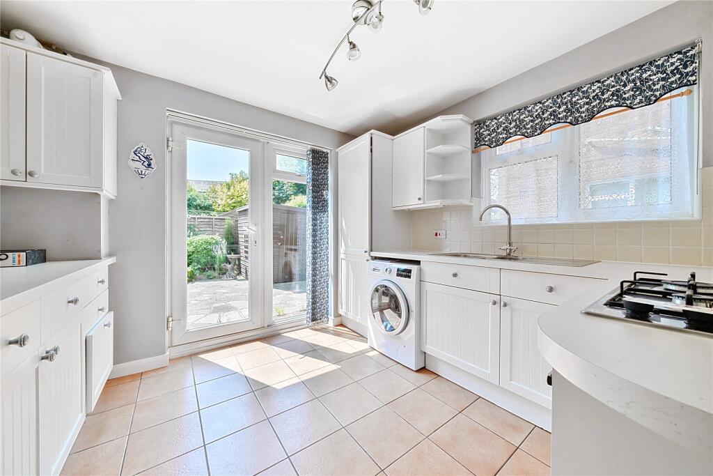 Green Gardens, Farnborough Village - View 3