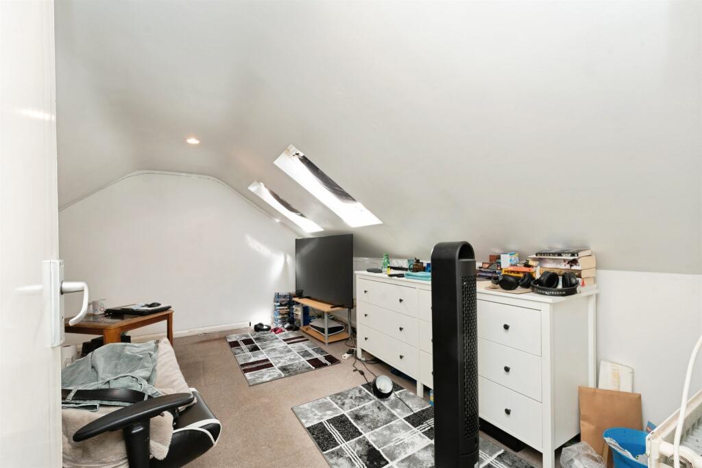 Apartment in Watford, North Watford - View 5