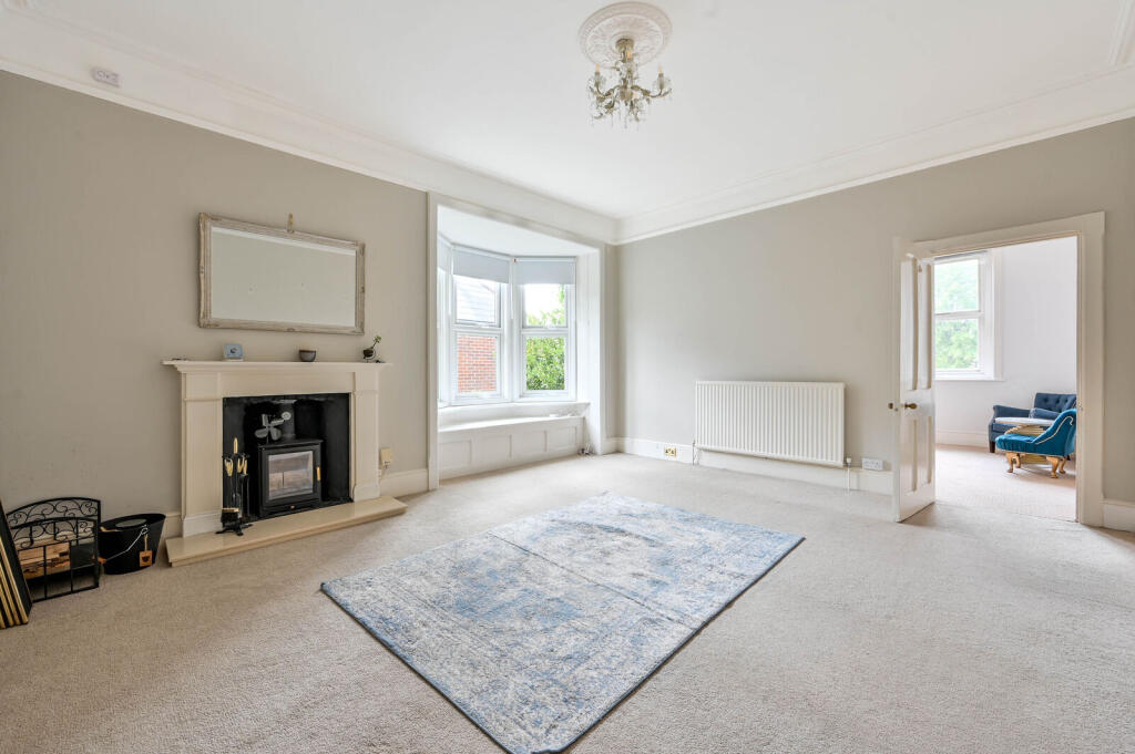 Apartment in Sutton - View 3