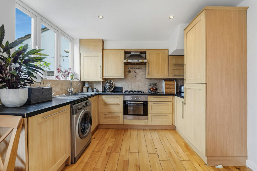 Grand Drive, Raynes Park, SW20 photo 3