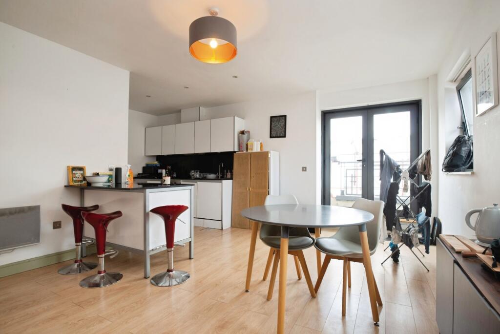 Apartment in Cardiff - More