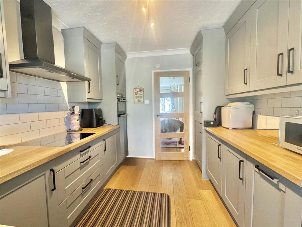 Everton Road, Everton, Lymington, Hampshire, SO41 photo 4