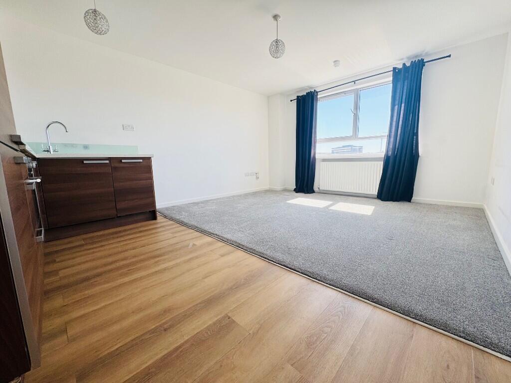 Main image of property: Midland Road, Luton, Bedfordshire, LU2