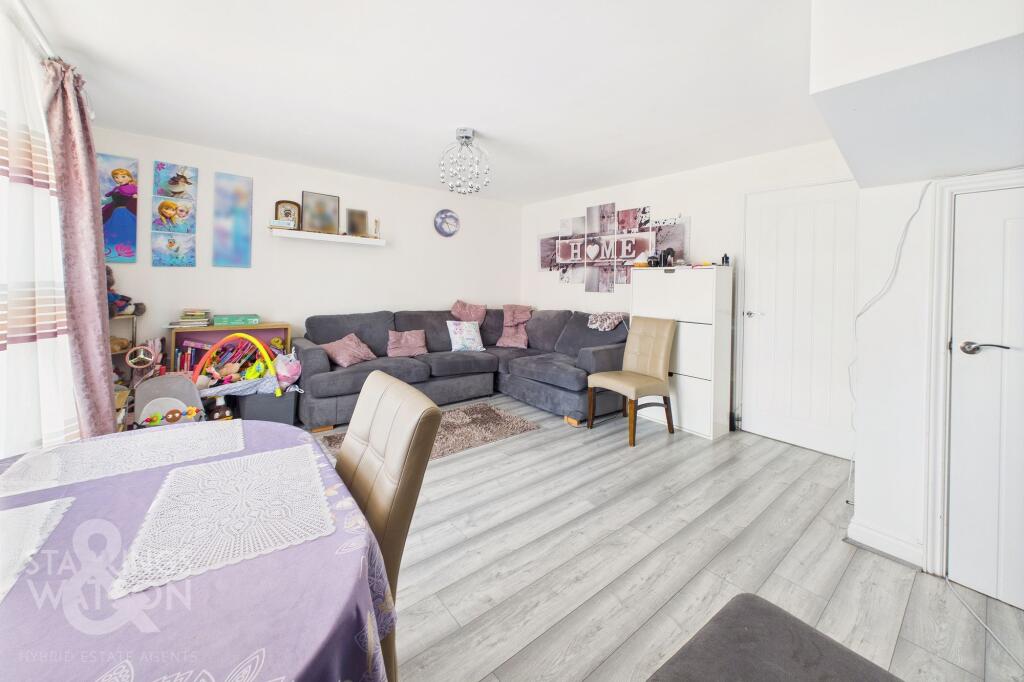 Lansdowne Drive, Poringland, Norwich photo 4