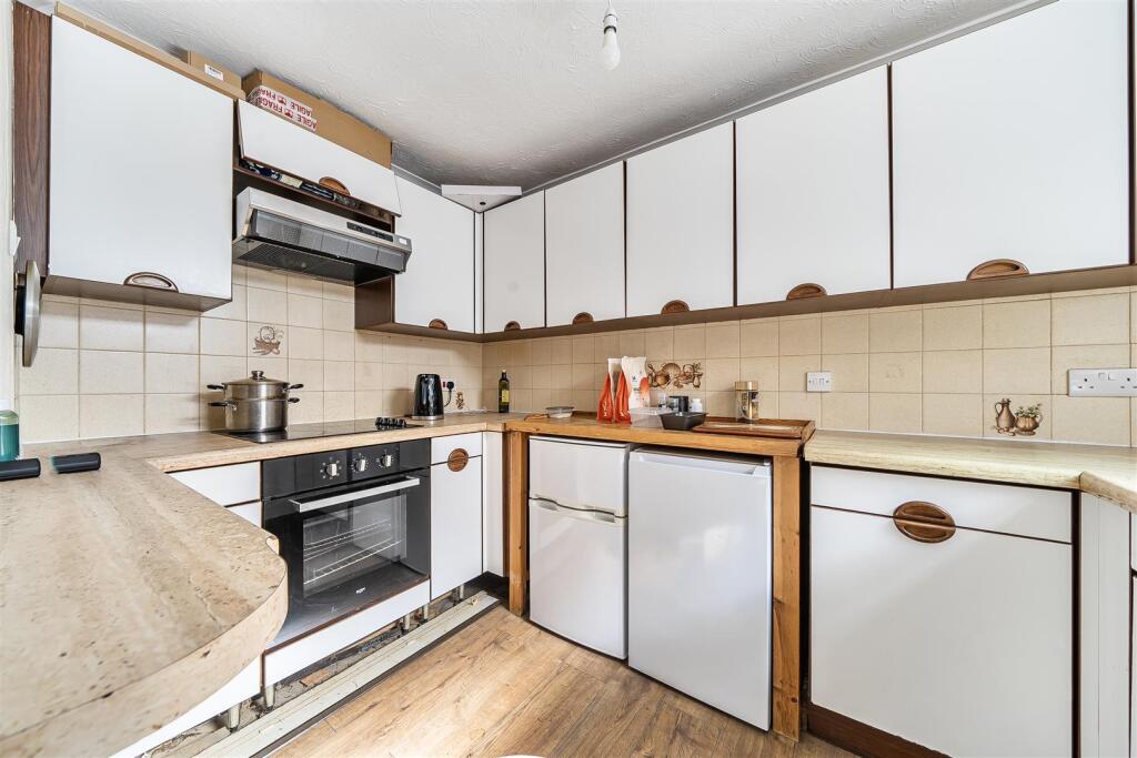 Apartment in Kingston upon Thames - More