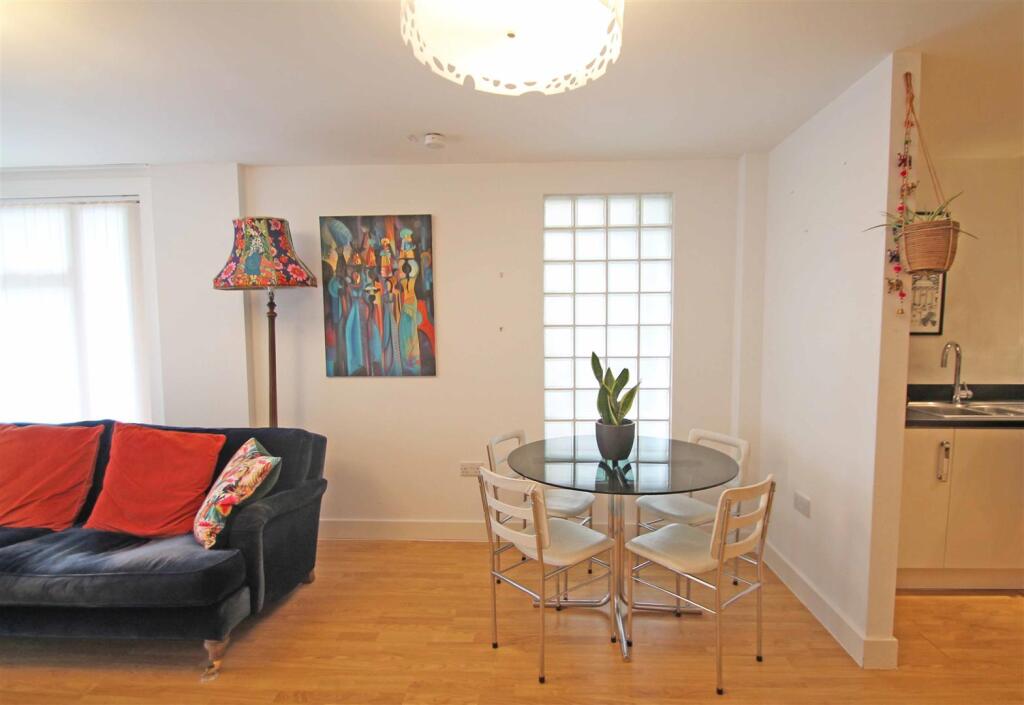 Apartment in Brighton - View 4