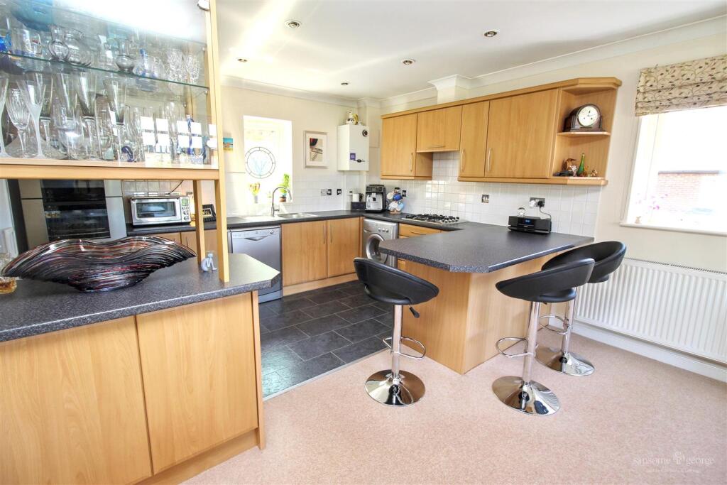 Apartment in Reading - View 5