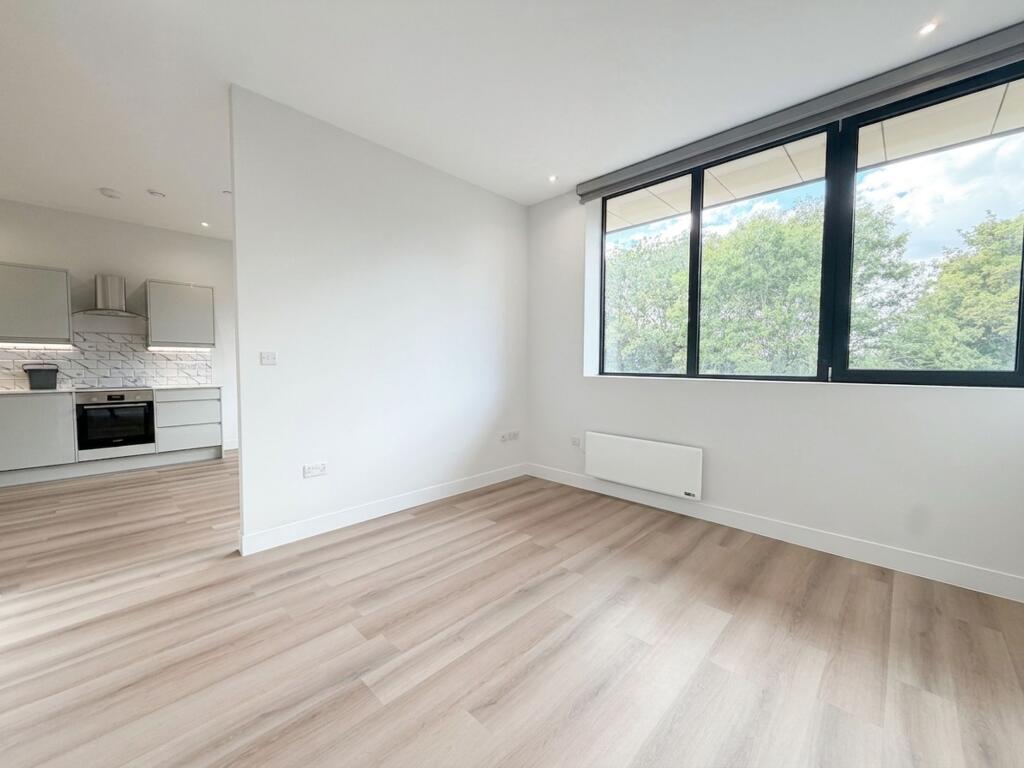 Apartment in Southall - View 4