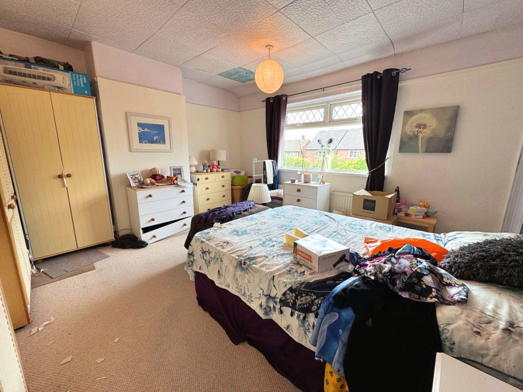 House in Stockport, Stepping Hill, Offerton - More