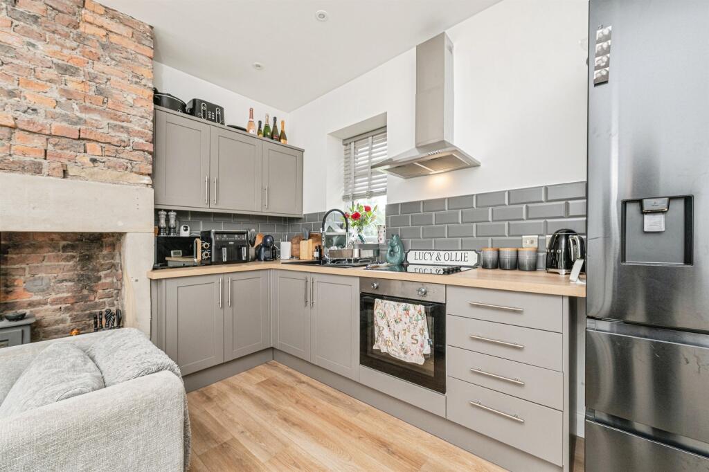 House in Kirklees, Mirfield - View 4